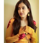 Shruthi Prakash Instagram - Let the sun lead you home , my little sunflower 💛 Wearing @asopalav Earrings @suki.jewellery MUA @makeoverwith_jyotikrishna HAIR @divyasriharimakeovers Styled by @priyavajani Pc @wime_studios #shrutiprakash #yellow #promotions #vibrant #yay
