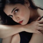 Shruthi Prakash Instagram - She for keeps..🧸 Pc @framesbyadarsh Mua @nikhila_artistry #shrutiprakash #redlips #pose #shoot #eyes