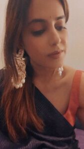 Shruthi Prakash Instagram - I’ve been listening to this song on loop and now you need to listen to me 🫢🙈 #shrusings #kantara #feel #music #kannada #kannadasongs @officialjoshapp @joshapp.kannada #JoshMeinAaja