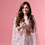 Shruthi Prakash Instagram - When giggles are all I have ..🥺 Sending a lot of love your way ♥️ #shrutiprakash #giggles #happiness #whoosh