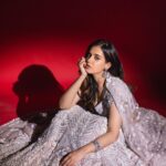 Shruthi Prakash Instagram - Leave a little sparkle wherever you go✨ #shrutiprakash #ethnic #fashion #silver #pose