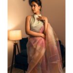 Shruthi Prakash Instagram - And I like what I seeeee♥️ Wearing @urban_closet_ethnic Mua @glamoversbysakina Pc @motaabhaai #shrutiprakash #reels #content #saree @officialjoshapp @joshapp.kannada #JoshMeinAaja