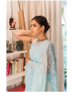 Shruthi Prakash Instagram - Intention over attention ..👼

Wearing @urban_closet_ethnic 
Mua @glamoversbysakina 
Pc @motaabhaai 

#shrutiprakash #pose #picture #saree #blue #eyes #bliss #peace #content #fashion #ethnic