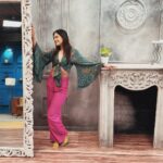 Shruthi Prakash Instagram - Never met a mirror I didn’t like 🤓