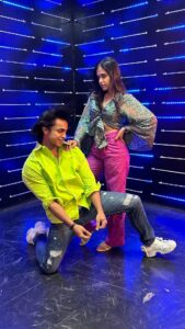 Shruthi Prakash Instagram - Still remember telling @akul_balaji that I have a crush on you 😛 !!! Always pretty @shrutiprakash #dance #kannadareels #kannadasongs #latest #oldsongs #kishenbilagali #fashion