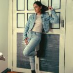 Shruthi Prakash Instagram - Why chase you when I’m the catch ?🫢 #shrutiprakash #picture #pictureoftheday #explore #pose #babystepstosuccess #glowing #love