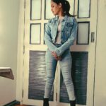 Shruthi Prakash Instagram - Why chase you when I’m the catch ?🫢 #shrutiprakash #picture #pictureoftheday #explore #pose #babystepstosuccess #glowing #love