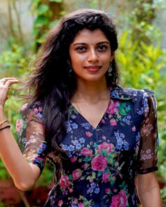 Shruthi Rajanikanth Instagram - I can proudly say those who are with me right now they genuinely loves me 💕🙈 📸 @___amal__k___ Costume @srishtidesigningstudio