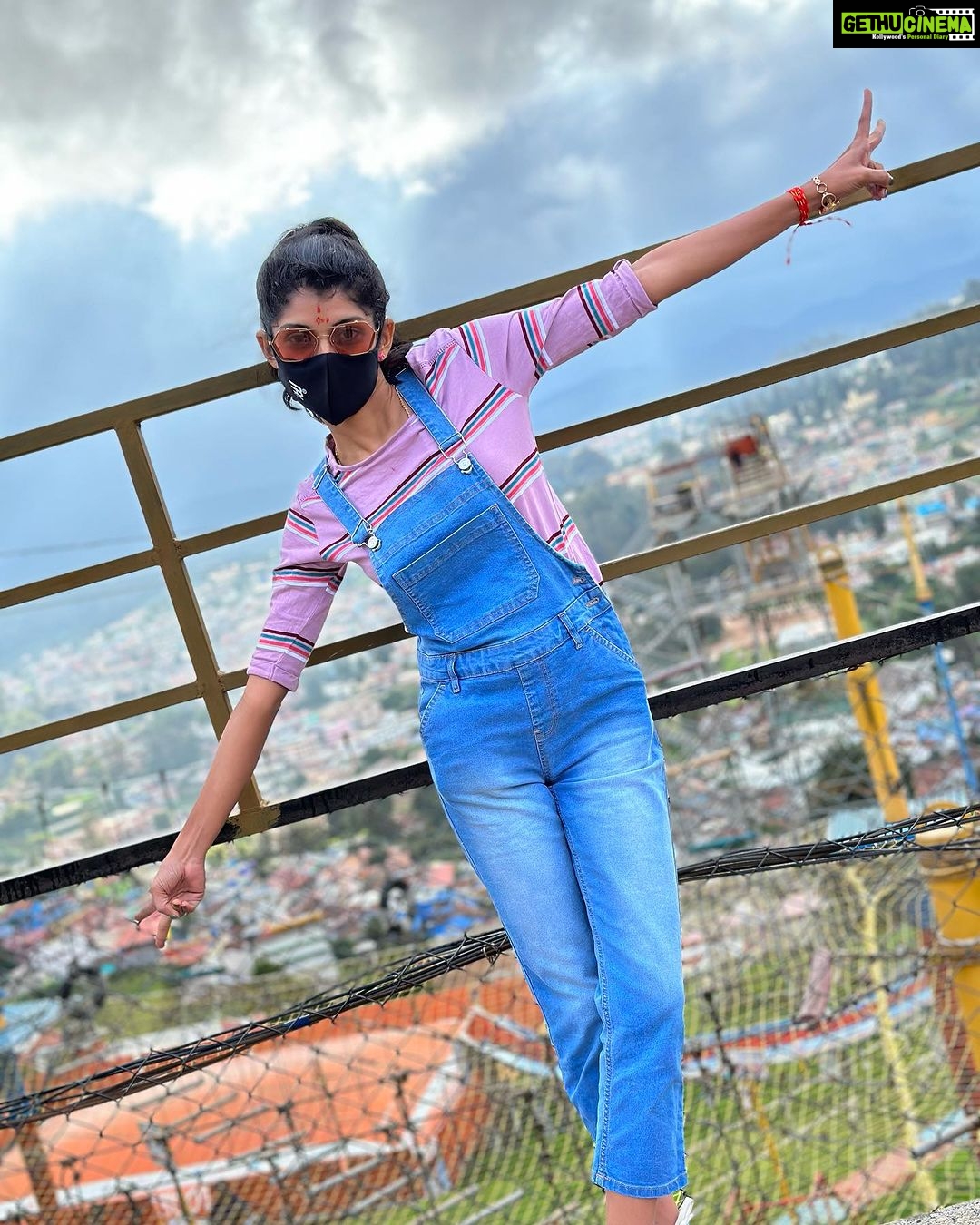 Shruthi Rajanikanth Instagram - Perfectly imbalanced life 💫🦋