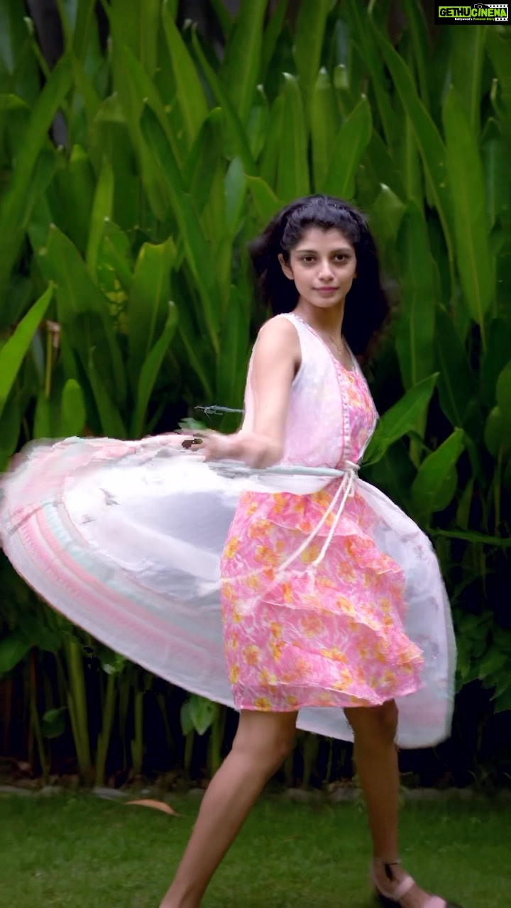 Shruthi Rajanikanth Instagram - Slaying the style with vkcās debon @vkcdebon ššš