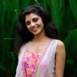 Shruthi Rajanikanth Instagram - The value of a jewellery increases when its gifted and this neck piece stays close to my heart 🦋💕 there is lot of emotion in that 💫 First bday gift of this year 😘 #loveyou #birthday #bestgift 📸 @nomadic_frames
