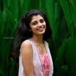 Shruthi Rajanikanth Instagram - The value of a jewellery increases when its gifted and this neck piece stays close to my heart 🦋💕 there is lot of emotion in that 💫 First bday gift of this year 😘 #loveyou #birthday #bestgift 📸 @nomadic_frames