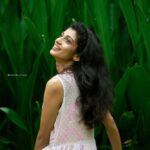 Shruthi Rajanikanth Instagram - The value of a jewellery increases when its gifted and this neck piece stays close to my heart 🦋💕 there is lot of emotion in that 💫 First bday gift of this year 😘 #loveyou #birthday #bestgift 📸 @nomadic_frames