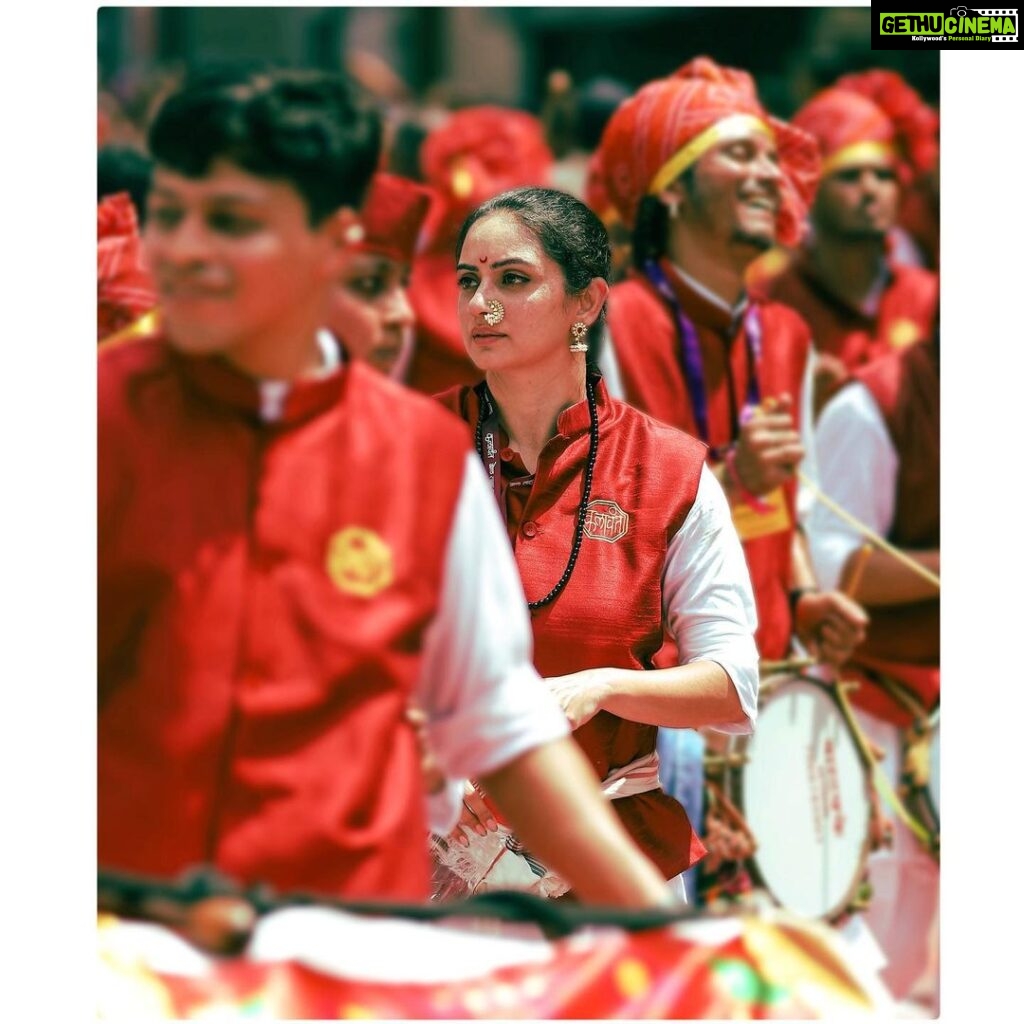 Shruti Marathe Instagram - गणपती विसर्जन २०२३ In frame : @shrumarathe #pune Lakshami road #marathimulgi #dholtasha #dagdushethganpati #ganpativisarjan2023 #kasbaganpati Lakshmi Road