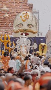 Shruti Marathe Instagram - पुणे गणपति उत्सव में आपका स्वागत है 🙏🏻
Ganpati Festival Pune | 2023

Film by - @clickography 

Tahe dil se Shukriya♥️ - @kalaawantdholpathak @drone_magics @thefilmerab @drone__pixel @prathamesh__kale_photography  @dream_vision_studios 

#ganpati #ganpatibappamorya #ganpatibappa #ganpativisarjan #ganpatifestivalpune #ganpati2023 #clicko #clickography