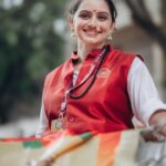 Shruti Marathe Instagram - Beautiful @shrumarathe #ganpativisarjan #ganpatibappamorya #celebrity #fyp #marathicelebrity #ganeshutsav @kalaawantdholpathak Laxmi Road