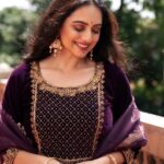 Shruti Marathe Instagram - Life Is Not Perfect But Your Outfit Can Be 😁❤️ Photographer- @mrugaank_kher Make up & hair - @apoorva11_bapat Styling - @stylist.chaitalikulkarni Outfit - @labelsonalesawant Jewellery- @ivvatiartjewellery