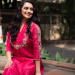 Shruti Marathe Instagram - 💞💞 Photographer- @mrugaank_kher Make up & hair - @apoorva11_bapat Styling - @stylist.chaitalikulkarni Outfit - @aasbey_by_shubhangi
