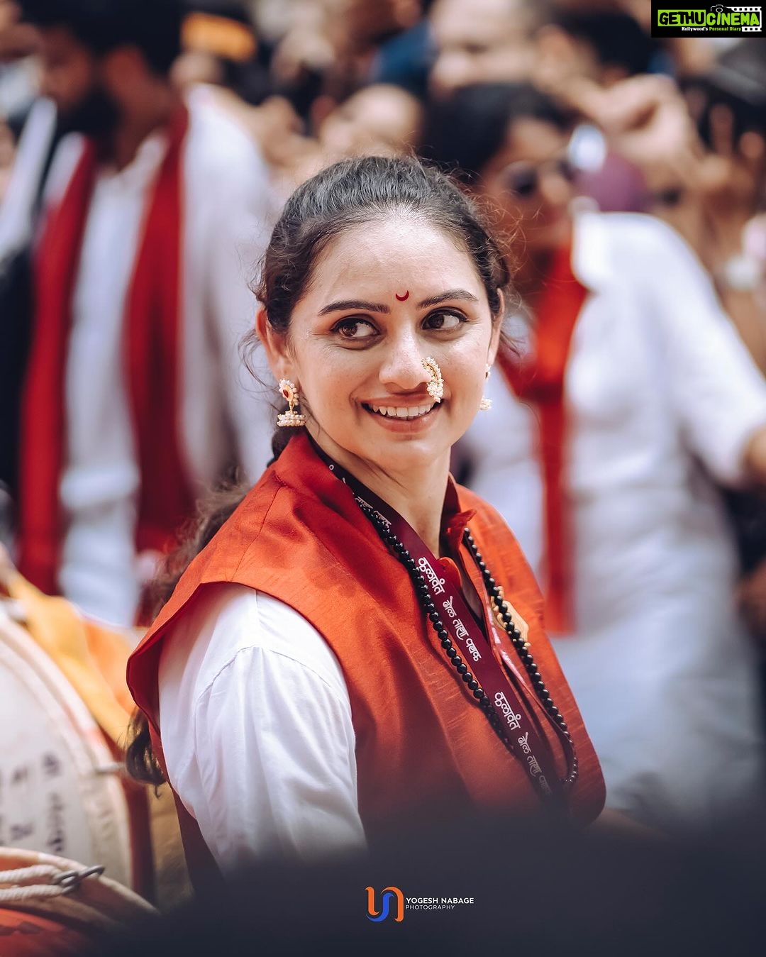 Shruti Marathe Instagram - ЁЯЪйЁЯМ║рдЧрдгрдкрддреА рд╡рд┐рд╕рд░реНрдЬрди рдорд┐рд░рд╡рдгреБрдХ рд╕реЛрд╣рд│рд╛ реирежреирейЁЯЪй Inframe - @shrumarathe Click- @wedding_photographer_147 #ganpatibappamorya #shrutimarathe #ganpativisarjan #mirvnuk #dholtasha #dholpatahak #viralpost #trendingfestival #instagood #instagram #instagrampost #vadak #dholtasalovers #maharashtra_ig #maharashtra_desha #actor #ganpatifestival