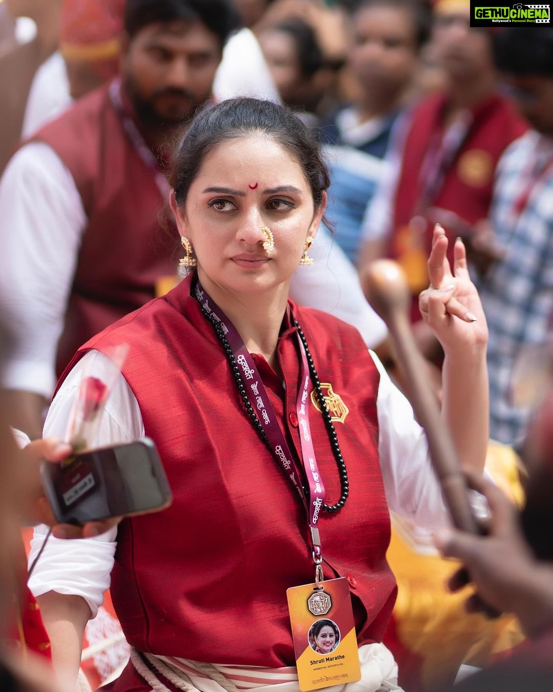 Shruti Marathe Instagram - ЁЯЪйЁЯМ║рдЧрдгрдкрддреА рд╡рд┐рд╕рд░реНрдЬрди рдорд┐рд░рд╡рдгреБрдХ рд╕реЛрд╣рд│рд╛ реирежреирейЁЯЪй Inframe - @shrumarathe Click- @wedding_photographer_147 #ganpatibappamorya #shrutimarathe #ganpativisarjan #mirvnuk #dholtasha #dholpatahak #viralpost #trendingfestival #instagood #instagram #instagrampost #vadak #dholtasalovers #maharashtra_ig #maharashtra_desha #actor #ganpatifestival