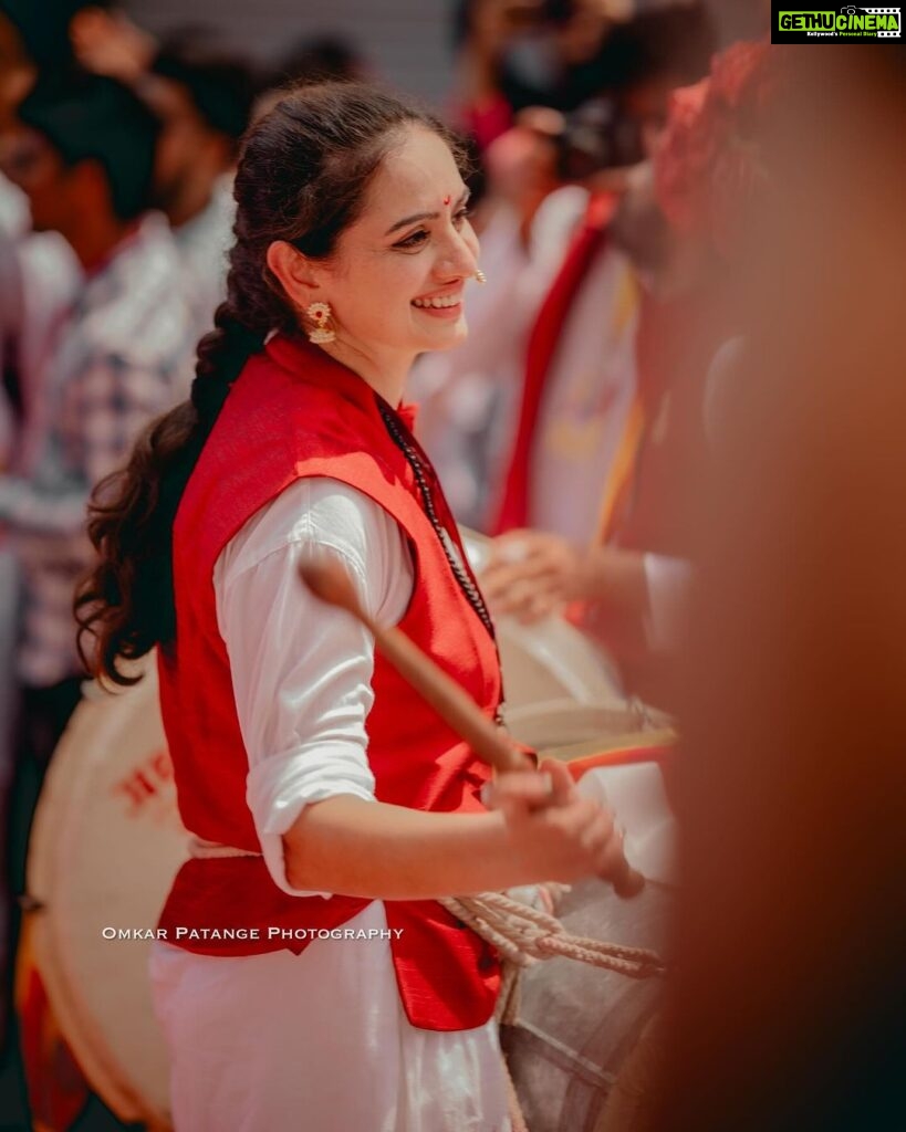 Shruti Marathe Instagram - A frame with pure beauty and smile 😍 Inframe @shrumarathe #bappa #ganpativisarjan2023 #ganpatibappamorya #bappamorya #photography #actress #celebrity #photographer #omkarpatange #omkarpatangephotography #shrumarathe #shrutimarathe PUNE पुणे MH 12