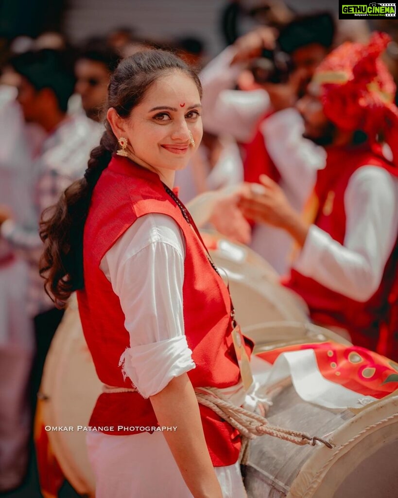Shruti Marathe Instagram - A frame with pure beauty and smile 😍 Inframe @shrumarathe #bappa #ganpativisarjan2023 #ganpatibappamorya #bappamorya #photography #actress #celebrity #photographer #omkarpatange #omkarpatangephotography #shrumarathe #shrutimarathe PUNE पुणे MH 12