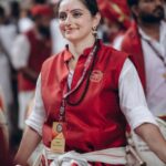 Shruti Marathe Instagram - Beautiful @shrumarathe #ganpativisarjan #ganpatibappamorya #celebrity #fyp #marathicelebrity #ganeshutsav @kalaawantdholpathak Laxmi Road