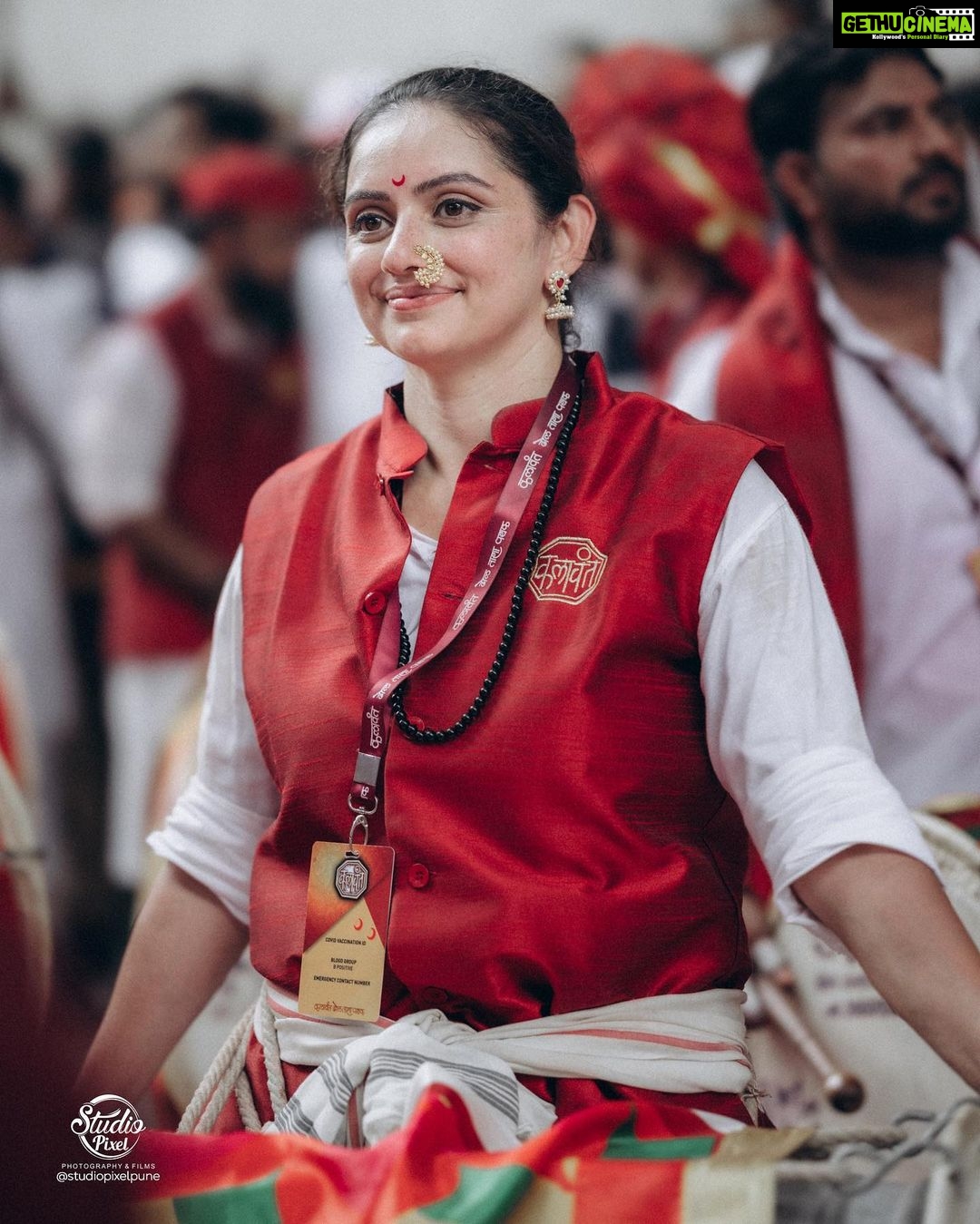 Shruti Marathe Instagram - Beautiful @shrumarathe #ganpativisarjan #ganpatibappamorya #celebrity #fyp #marathicelebrity #ganeshutsav @kalaawantdholpathak Laxmi Road