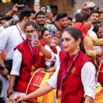 Shruti Marathe Instagram - @shrumarathe is Personification of Beauty . . . #ganpatibappamorya #ganpati #ganpativisarjan #shrutimarathe #shruti #beautiful #marathitradition #marathi #festival #dholtasha . . @archives.of.pune @trending.pune @puneriguide @whatshotpune @punetimes @pune_ig @beingpunekarofficial @maharashtra._.photoshoot @photographers.of.maharashtra @pune.clickers @things2doinpune_ Ganpati Visarjan At Laxmi Road Pune