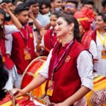 Shruti Marathe Instagram - @shrumarathe is Personification of Beauty . . . #ganpatibappamorya #ganpati #ganpativisarjan #shrutimarathe #shruti #beautiful #marathitradition #marathi #festival #dholtasha . . @archives.of.pune @trending.pune @puneriguide @whatshotpune @punetimes @pune_ig @beingpunekarofficial @maharashtra._.photoshoot @photographers.of.maharashtra @pune.clickers @things2doinpune_ Ganpati Visarjan At Laxmi Road Pune