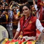 Shruti Marathe Instagram - पुढच्या वर्षी लवकर या🤗 @shrumarathe @kalaawantdholpathak गणेशोत्सव २०२३🚩 . . . . . . . . #ganeshvisarjan #kalawantdholpathak #marathicelebrity #shrutimarathe #marathiactress Pune, India