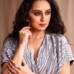 Shruti Marathe Instagram - ❤️❤️ 📷 @mrugaank_kher Mua @apoorva11_bapat Styling @stylist.chaitalikulkarni Outfit @aakriti_by_nandita