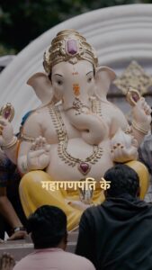 Shruti Marathe Instagram - 19.09.23 | मी येतोय🙏🏻🌺

Film by @clickography 
| From Ganpati Festival 2022 - Pune |