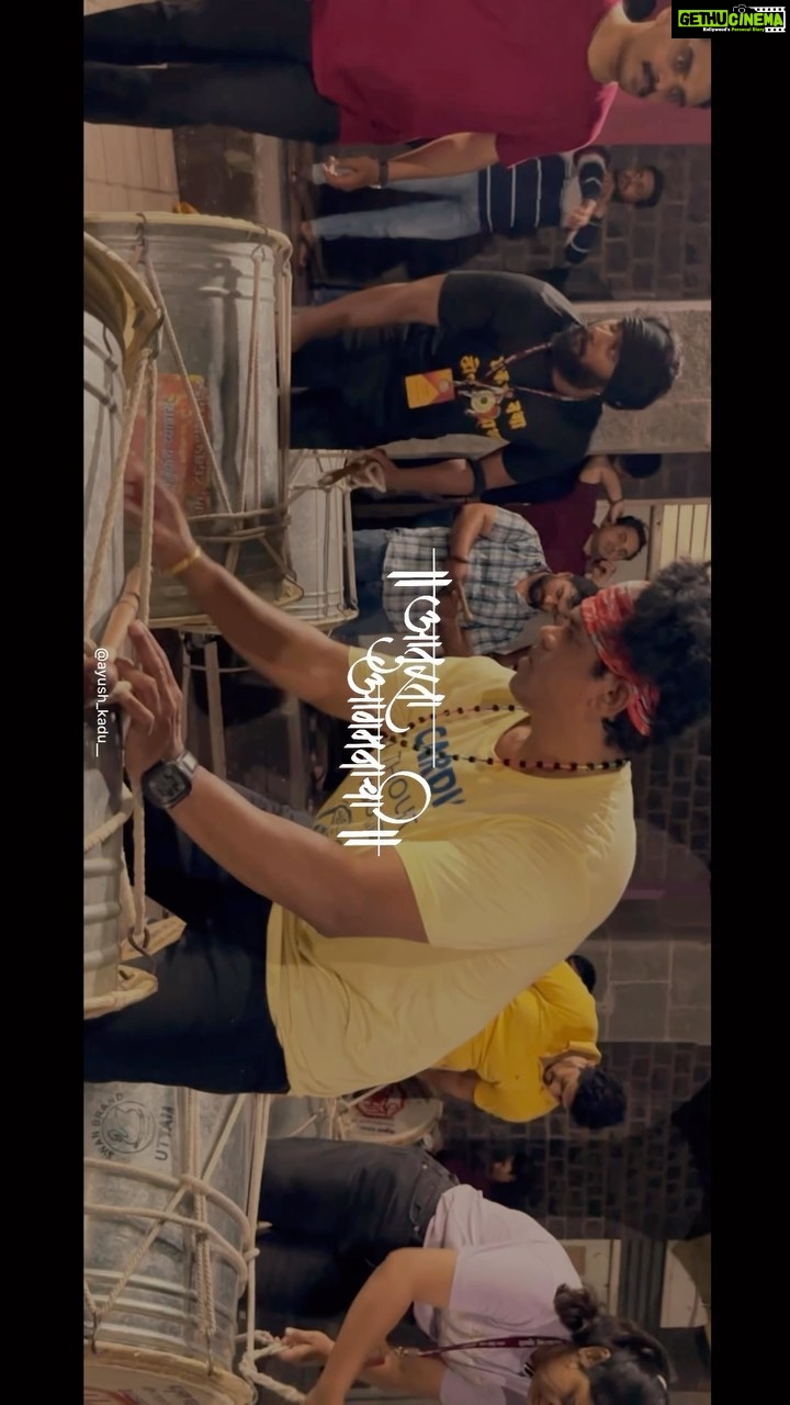 Shruti Marathe Instagram - तयारी आगमनाची 🤍 @kalaawantdholpathak . In frame : Saurabh Gokhale Sir , Shruti Marathe Maam , Siddharth Jadhav sir 🤍