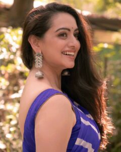 Shruti Marathe Instagram - Last one ! I promise 😛
Baki sagle photos story madhe 🫣

📷 @mrugaank_kher