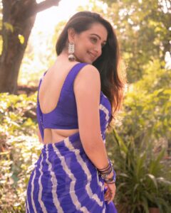 Shruti Marathe Instagram - ❤️❤️

📷 @mrugaank_kher 
Earrings @saajbyshalaka