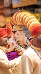 Shruti Marathe Instagram - ॥पुनरागमनाय च॥| 
Ganpati Festival Pune 2023 | Kalawant 

Film by - @clickography 

Tahe dil se Shukriya♥️ - @kalaawantdholpathak @drone_magics @thefilmerab @drone__pixel @prathamesh__kale_photography  @dream_vision_studios @a9ragphotography @sidhieekolwalkarmakeup 

#ganpati #ganpatibappamorya #ganpatibappa #ganpativisarjan #ganpatifestivalpune #ganpati2023 #clicko #clickography