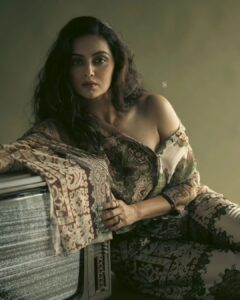 Shruti Marathe Instagram - I am an old soul with young eyes ,
 a vintage heart n a beautiful mind

❤️❤️

Photographer- @shailendra_pardeshi 
Make up - @apoorva11_bapat
Styling - @stylist.chaitalikulkarni
Assistant stylist - @ruvi_makeup_and_styling @by_srushti
Location - @shubham.panse.studios