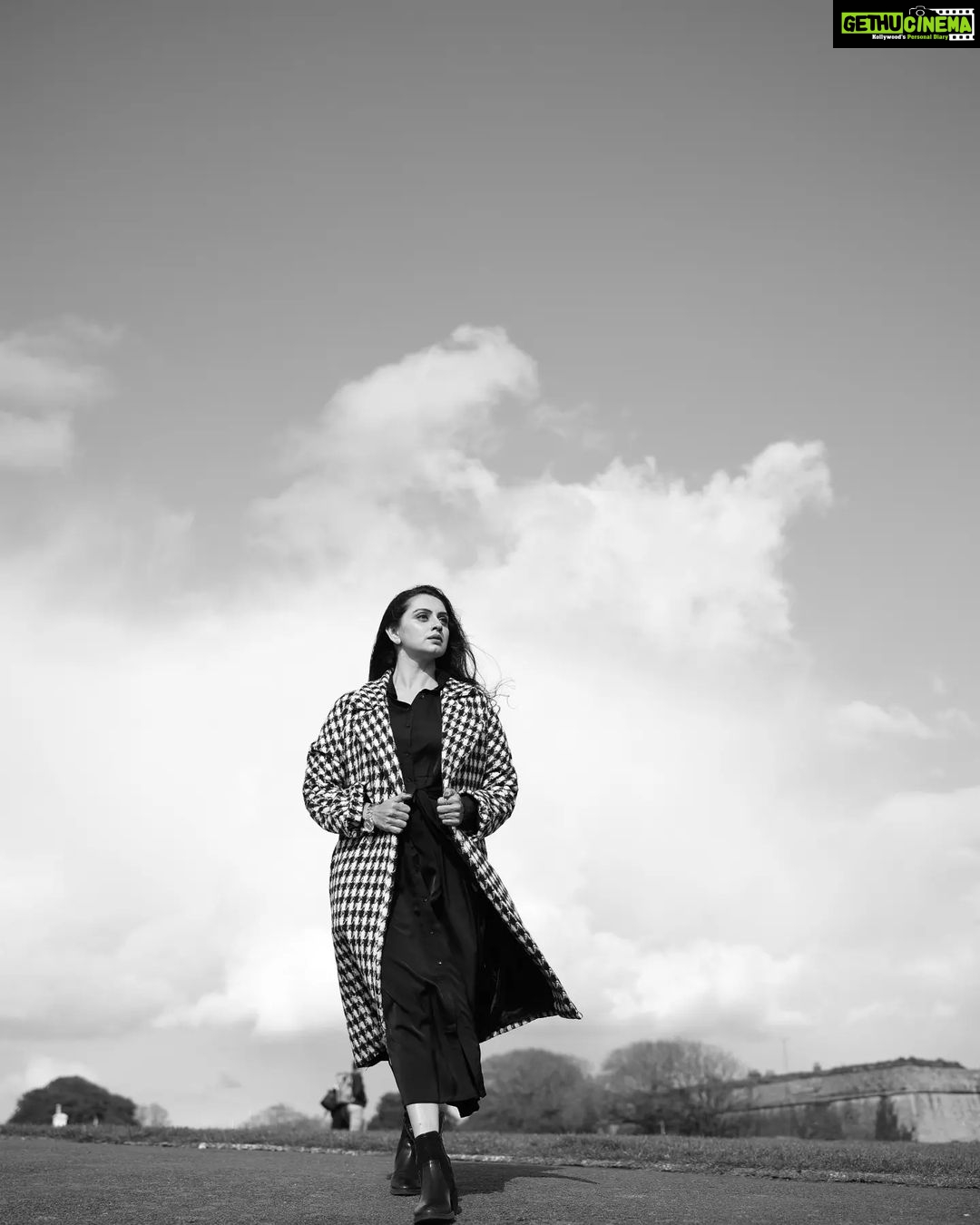 Shruti Marathe Instagram - There is something about black n white photos ❤️❤️ 📷 @deepak_yd