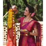 Shruti Marathe Instagram - #EXCLUSIVE! When it's time to celebrate, you dance like there's no tomorrow! #ShrutiMarathe shows you how 💃 . . #shrutimarathe #gudipadwa #sareelove #traditional #marathimulgi @shrumarathe