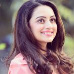 Shruti Marathe Instagram - Inki pinky ! 💕 Pc @nileshpargaonkar