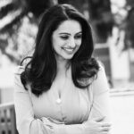 Shruti Marathe Instagram - Inki pinky ! 💕 Pc @nileshpargaonkar
