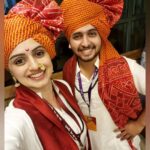 Shruti Marathe Instagram - Happily breaking 10 year ritual of not clicking picture with each other.. 😅😂 Ice breakers were required yet unexpected... ♥️😂🙌🏻 . . . #1stphoto #10years #kalavantdholtashapathak #shrutimarathe #tejasbarve