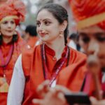 Shruti Marathe Instagram - ॥ कलावंत पथक ॥ . . . . #shrutimarathe #ganpatibappamorya #dhol #dholtasha #maharashtra #incredibleindia #celebrity #festival @kalaawantdholpathak @dhol___tasha @shrumarathe @_v_a_a_d_a_k_ Pune, Maharashtra