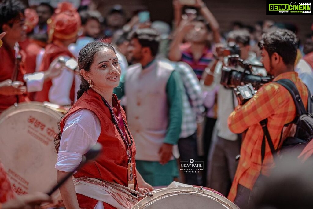 Shruti Marathe Instagram - ||कलावंत || @shrumarathe Ganpati Festival 2023 | Pune Photography by- @uday_patil_photography @uday_patil_1212 @puneriguide @punetimes @punemint #kalawant #ganpati #punebappa #pune #dholtasha #bappa #ganpatibappa #ustav2023 #bappa2023 #kalawantdholtashapathak #bappalover #morya #Streetphotography #Maharashtra #_Uday_patil_Photography #alright_receiver_2k23 Laxmi Road