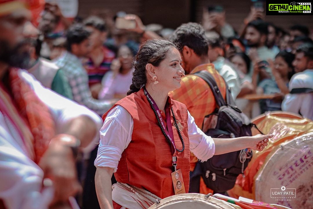 Shruti Marathe Instagram - ||कलावंत || @shrumarathe Ganpati Festival 2023 | Pune Photography by- @uday_patil_photography @uday_patil_1212 @puneriguide @punetimes @punemint #kalawant #ganpati #punebappa #pune #dholtasha #bappa #ganpatibappa #ustav2023 #bappa2023 #kalawantdholtashapathak #bappalover #morya #Streetphotography #Maharashtra #_Uday_patil_Photography #alright_receiver_2k23 Laxmi Road