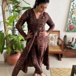Shruti Ramachandran Instagram – Magic with make up and Hair courtesy @rizwan_themakeupboy 

Laughs and photos courtesy @theprawncis