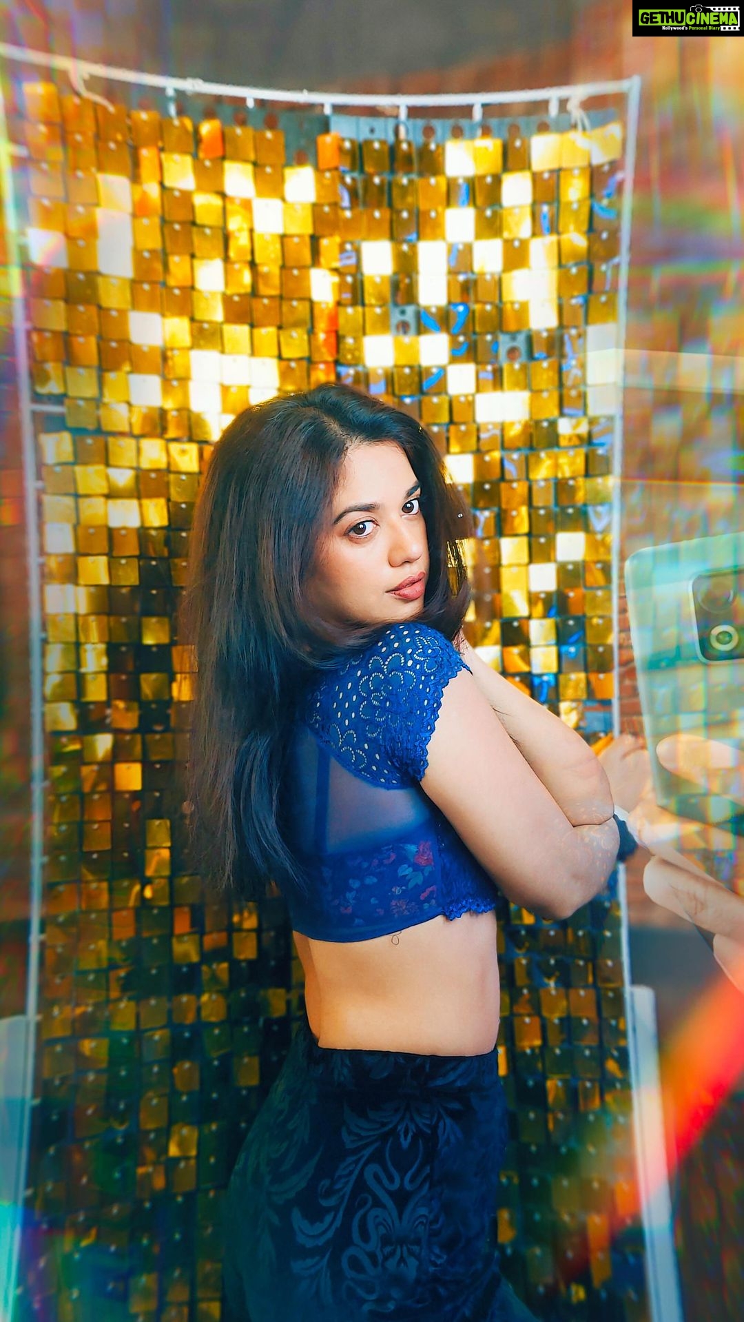 Shruti Sharma Instagram - #bollywoodstyle #trend
