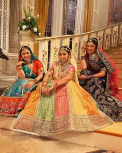 Shruti Ulfat Instagram - Vidya, Manisha and Kajal Bonding ❤️ 

Yeh Rishta Kya Kehlata hai new season starts 6th November, 9 30 pm on @starplus .. Do Watch ❤️

Vidya_yrkkh @shrutiulfat 
Manisha_yrkkh @shrrutirawatt 
Kajal_yrkkh @preetipurichoudhary