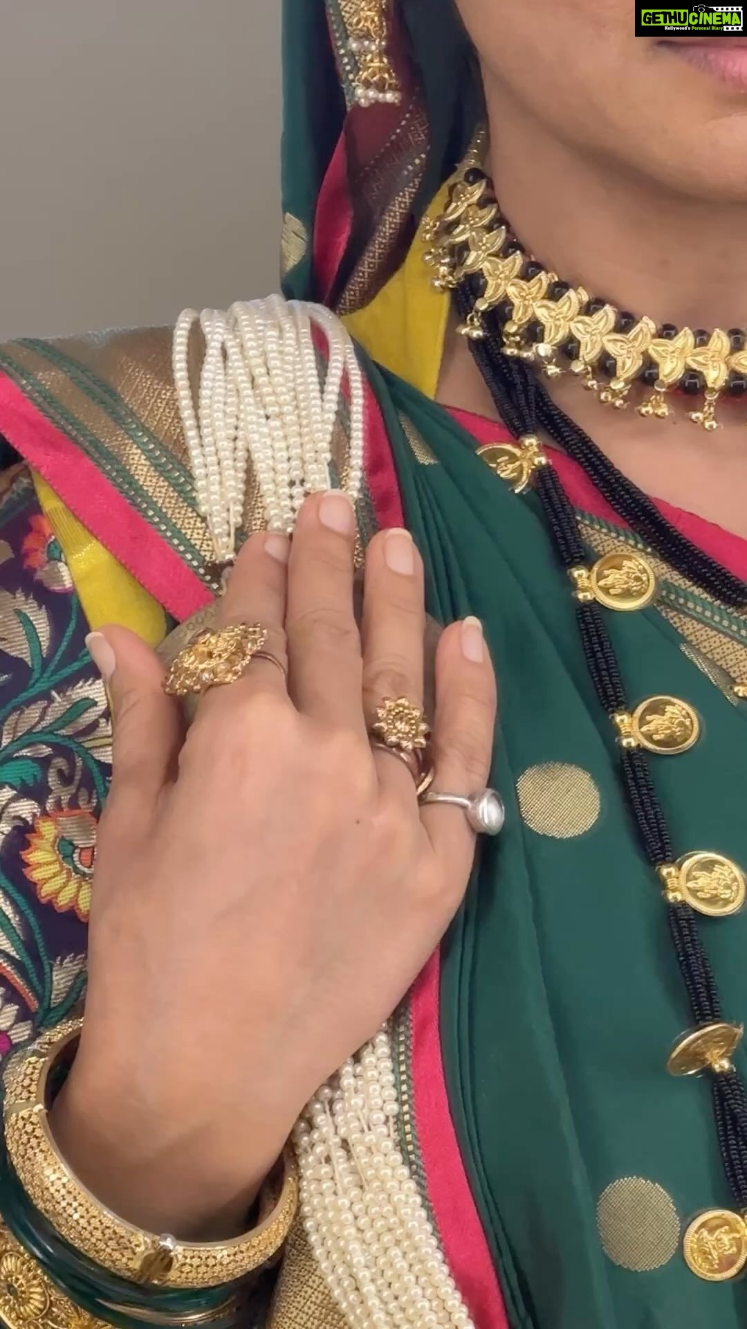 Shruti Ulfat Instagram - गौतमा बाई एक मजबूत इरादों वाली महिला थीं, जिन्हें अपने रीति-रिवाजों और परंपराओं पर बहुत गर्व था। वे मल्हार राव होल्कर की पत्नी और अहिल्याबाई की सास थीं। जहां वो एक कर्तव्यनिष्ठ और प्यार एवं देखभाल करने वाली थीं, वहीं वो अपनी परिस्थितियों के अनुरूप पारंपरिक thanks @dashami_official @aparnavp.woman @nitinpvaidya @ninadvaidya @nakhreywala जिन्होंने यह काम करने के लिए मुझे चुना है… Special Thanks @shrutiulfat ji जिन्होंने यह किरदार बखूबी निभाया है… #nidhichaurasia #reelsvideo #instagram #reelsinstagram #reels #viral #viralvideos #reelsindia #punyashalokahilyabai #greathistory #dashamicreations #bts #lastdayshoot Mumbai, Maharashtra